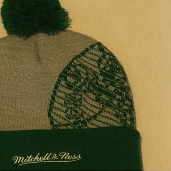 Mitchell & Ness Boston Celtics HWC Draft Cuffed Knit Pom Winter Hat OSFA Grey - Picture 5 of 8